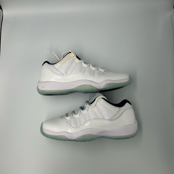 Air Jordan 11 Retro Low “Legend Blue” Size 7Y (GS) – White/Black/Legend Blue - Picture 1 of 6
